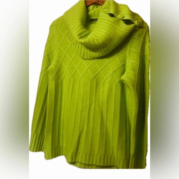 Magaschoni large cashmere lime green sweater. - Picture 2 of 5